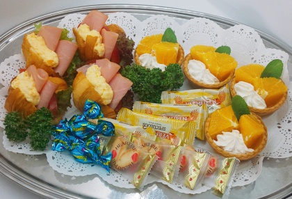 Aセット　◆　550円(税込) ※写真は4名様盛合せ